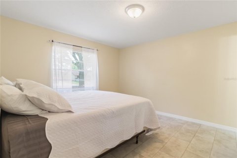House in Zephyrhills, Florida 3 bedrooms, 151.62 sq.m. № 1776812 - photo 30