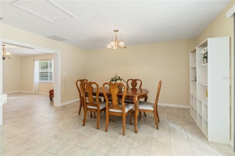 House in Zephyrhills, Florida 3 bedrooms, 151.62 sq.m. № 1776812 - photo 22