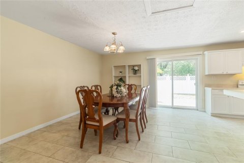 House in Zephyrhills, Florida 3 bedrooms, 151.62 sq.m. № 1776812 - photo 21