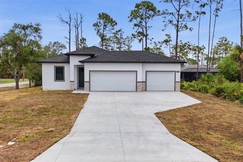 House in Port Charlotte, Florida 3 bedrooms, 135.92 sq.m. № 2113823