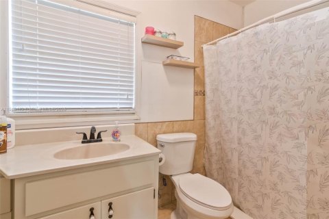 Villa ou maison à vendre à Homestead, Floride: 5 chambres, 450.02 m2 № 1972609 - photo 23