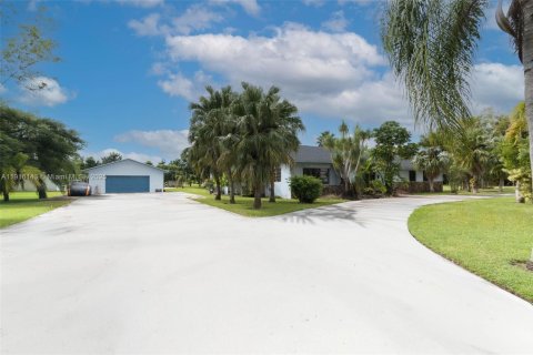 Villa ou maison à vendre à Homestead, Floride: 5 chambres, 450.02 m2 № 1972609 - photo 1