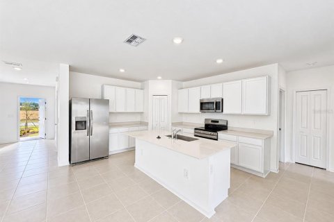 Villa ou maison à louer à Winter Haven, Floride: 6 chambres, 228.91 m2 № 2430958 - photo 6