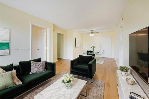 Купить кондоминиум в Майами, Флорида 2 спальни, 67.63м2, № 1930043 - фото 2