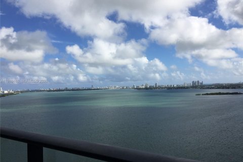 Condominio en Miami, Florida, 2 dormitorios  № 2052963