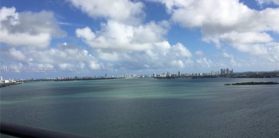 Condominio en Miami, Florida, 2 dormitorios  № 2052963