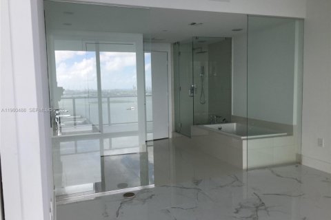 Condominio en alquiler en Miami, Florida, 2 dormitorios, 119.47 m2 № 2052963 - foto 6