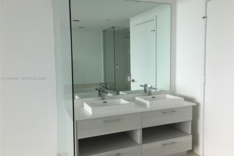 Condominio en alquiler en Miami, Florida, 2 dormitorios, 119.47 m2 № 2052963 - foto 7