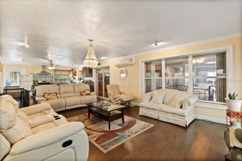 Casa en venta en Orlando, Florida, 4 dormitorios, 270.9 m2 № 1852486 - foto 8