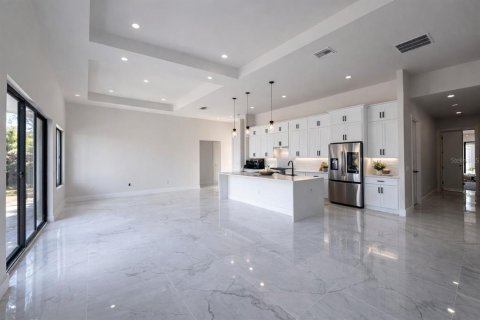 Villa ou maison à vendre à Port Charlotte, Floride: 4 chambres, 200.02 m2 № 2147910 - photo 25