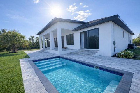 Villa ou maison à vendre à Port Charlotte, Floride: 4 chambres, 200.02 m2 № 2147910 - photo 7