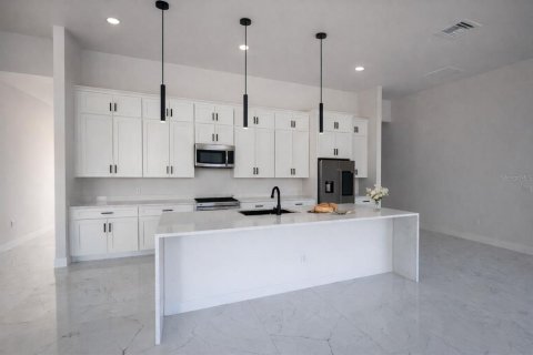 Villa ou maison à vendre à Port Charlotte, Floride: 4 chambres, 200.02 m2 № 2147910 - photo 13