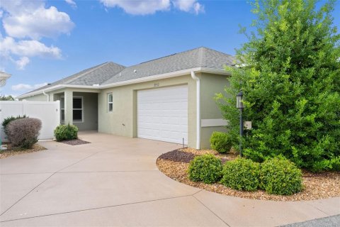 House in The Villages, Florida 3 bedrooms, 130.06 sq.m. № 2322885 - photo 2