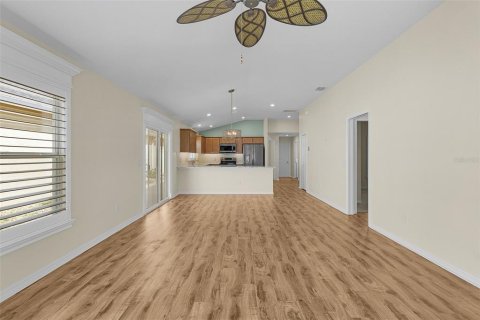 House in The Villages, Florida 3 bedrooms, 130.06 sq.m. № 2322885 - photo 11