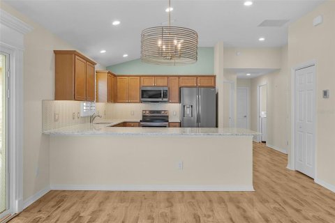 House in The Villages, Florida 3 bedrooms, 130.06 sq.m. № 2322885 - photo 17