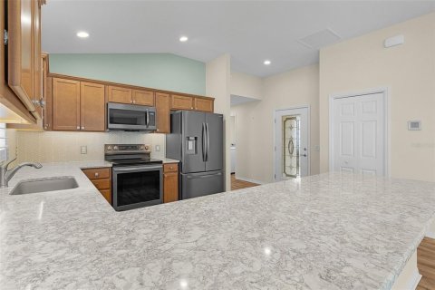 House in The Villages, Florida 3 bedrooms, 130.06 sq.m. № 2322885 - photo 16