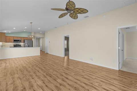 House in The Villages, Florida 3 bedrooms, 130.06 sq.m. № 2322885 - photo 10