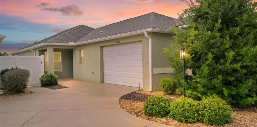 House in The Villages, Florida 3 bedrooms, 130.06 sq.m. № 2322885