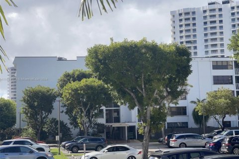 Condominio en venta en Aventura, Florida, 2 dormitorios, 120.12 m2 № 1764589 - foto 14