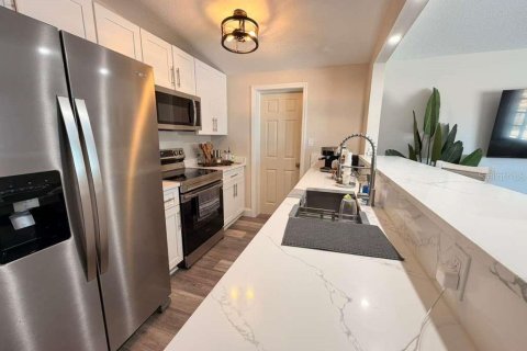Villa ou maison à vendre à Tampa, Floride: 4 chambres, 128.67 m2 № 2138976 - photo 12