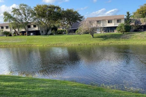 Condo in Delray Beach, Florida, 2 bedrooms  № 1049912 - photo 1