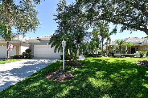 House in University Park, Florida 2 bedrooms, 170.1 sq.m. № 2238797