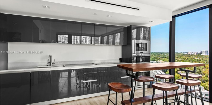 Кондоминиум с 1 спальней в Майами, Флорида № 1958749