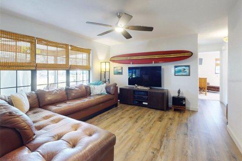 House in New Smyrna Beach, Florida 3 bedrooms, 142.6 sq.m. № 1553451 - photo 3