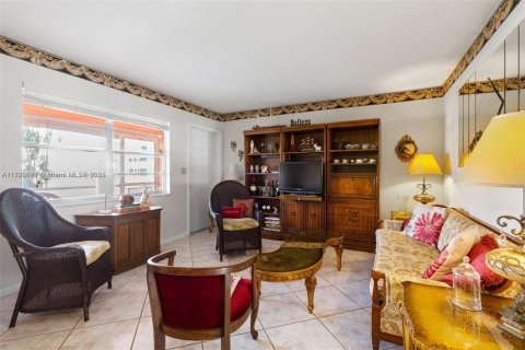 Купить кондоминиум в Холливуд, Флорида 2 спальни, 81.75м2, № 1748684 - фото 7