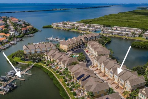 Townhouse in Tampa, Florida 3 bedrooms, 235.97 sq.m. № 2373830
