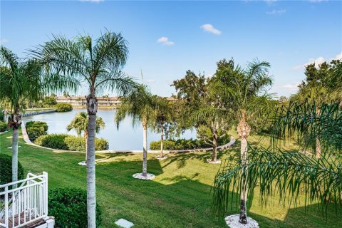 Townhouse in Tampa, Florida 3 bedrooms, 235.97 sq.m. № 2373830 - photo 19