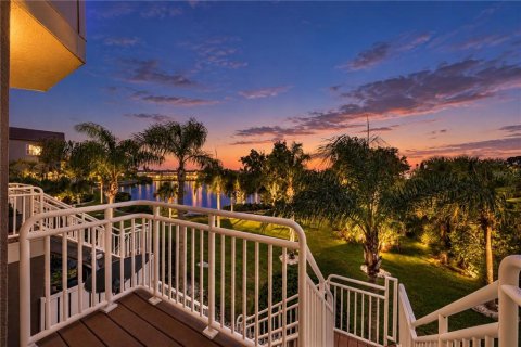 Townhouse in Tampa, Florida 3 bedrooms, 235.97 sq.m. № 2373830 - photo 12