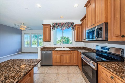 Townhouse in Tampa, Florida 3 bedrooms, 235.97 sq.m. № 2373830 - photo 20