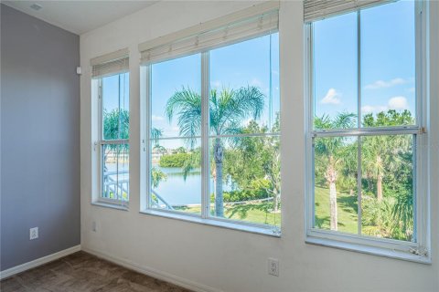 Townhouse in Tampa, Florida 3 bedrooms, 235.97 sq.m. № 2373830 - photo 10