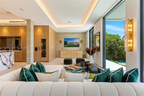 Купить виллу или дом в Майами-Бич, Флорида 6 спален, 478.54м2, № 2080902 - фото 2