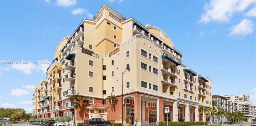 Кондоминиум с 2 спальнями в Майами, Флорида № 1932056