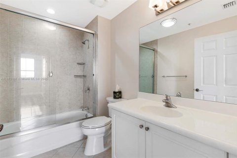 Купить кондоминиум в Майами, Флорида 2 спальни, 141.03м2, № 1932056 - фото 14