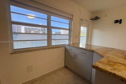 Condo in Miami Beach, Florida, 1 bedroom  № 2074926 - photo 8