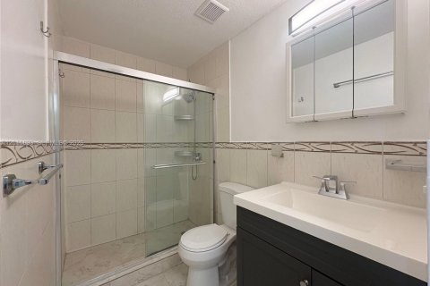 Condo in Miami Beach, Florida, 1 bedroom  № 2074926 - photo 11