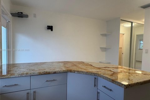 Condo in Miami Beach, Florida, 1 bedroom  № 2074926 - photo 7