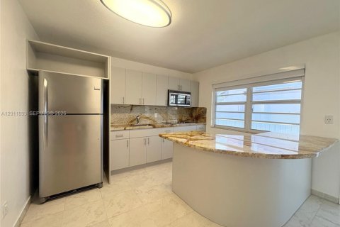 Condo in Miami Beach, Florida, 1 bedroom  № 2074926 - photo 6