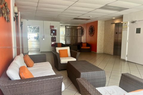 Condo in Miami Beach, Florida, 1 bedroom  № 2074926 - photo 4