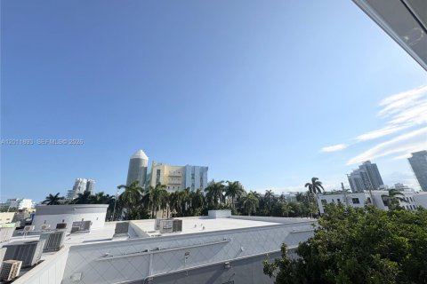 Condo in Miami Beach, Florida, 1 bedroom  № 2074926 - photo 17