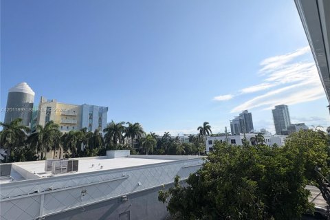 Condo in Miami Beach, Florida, 1 bedroom  № 2074926 - photo 15