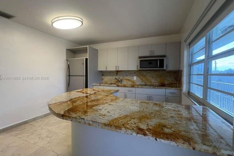 Condo in Miami Beach, Florida, 1 bedroom  № 2074926 - photo 9