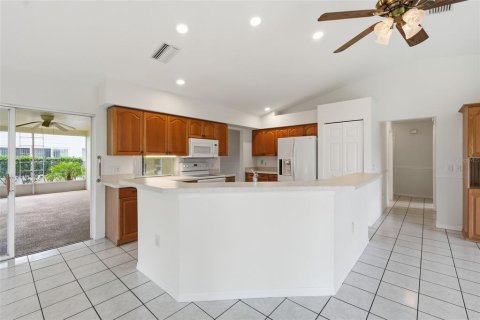 House in Trinity, Florida 2 bedrooms, 170.66 sq.m. № 2122785 - photo 17