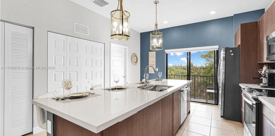 Condo in Doral, Florida, 2 bedrooms № 1696607