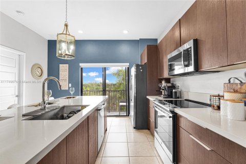 Condo in Doral, Florida, 2 bedrooms  № 1696607 - photo 2