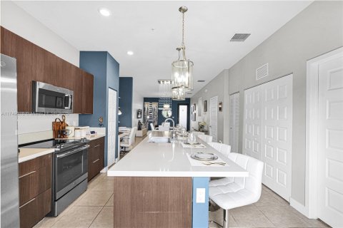 Condo in Doral, Florida, 2 bedrooms  № 1696607 - photo 13