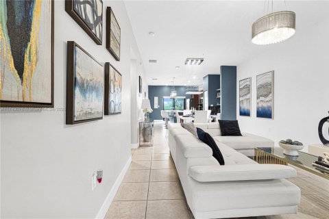 Condo in Doral, Florida, 2 bedrooms  № 1696607 - photo 22
